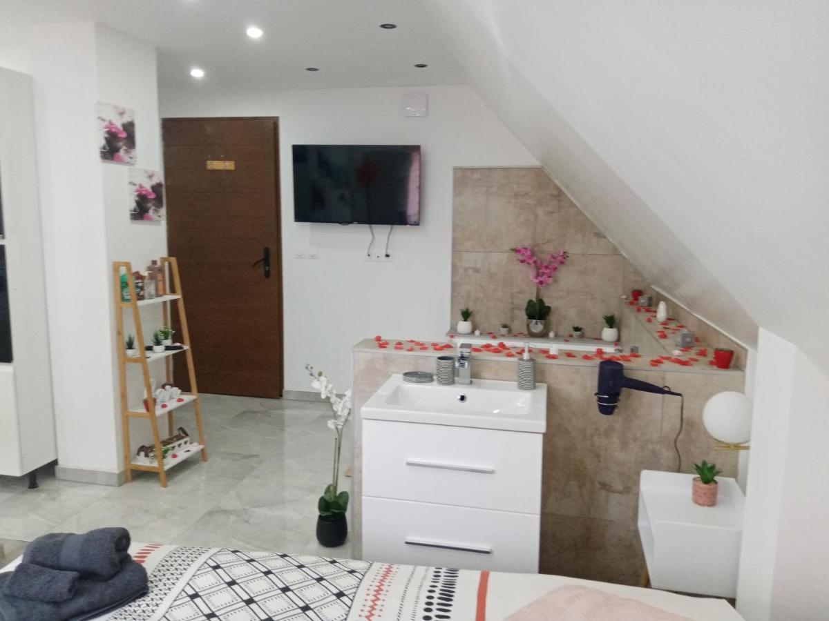 Studio Jacuzzi Au Centre Кольмар Экстерьер фото