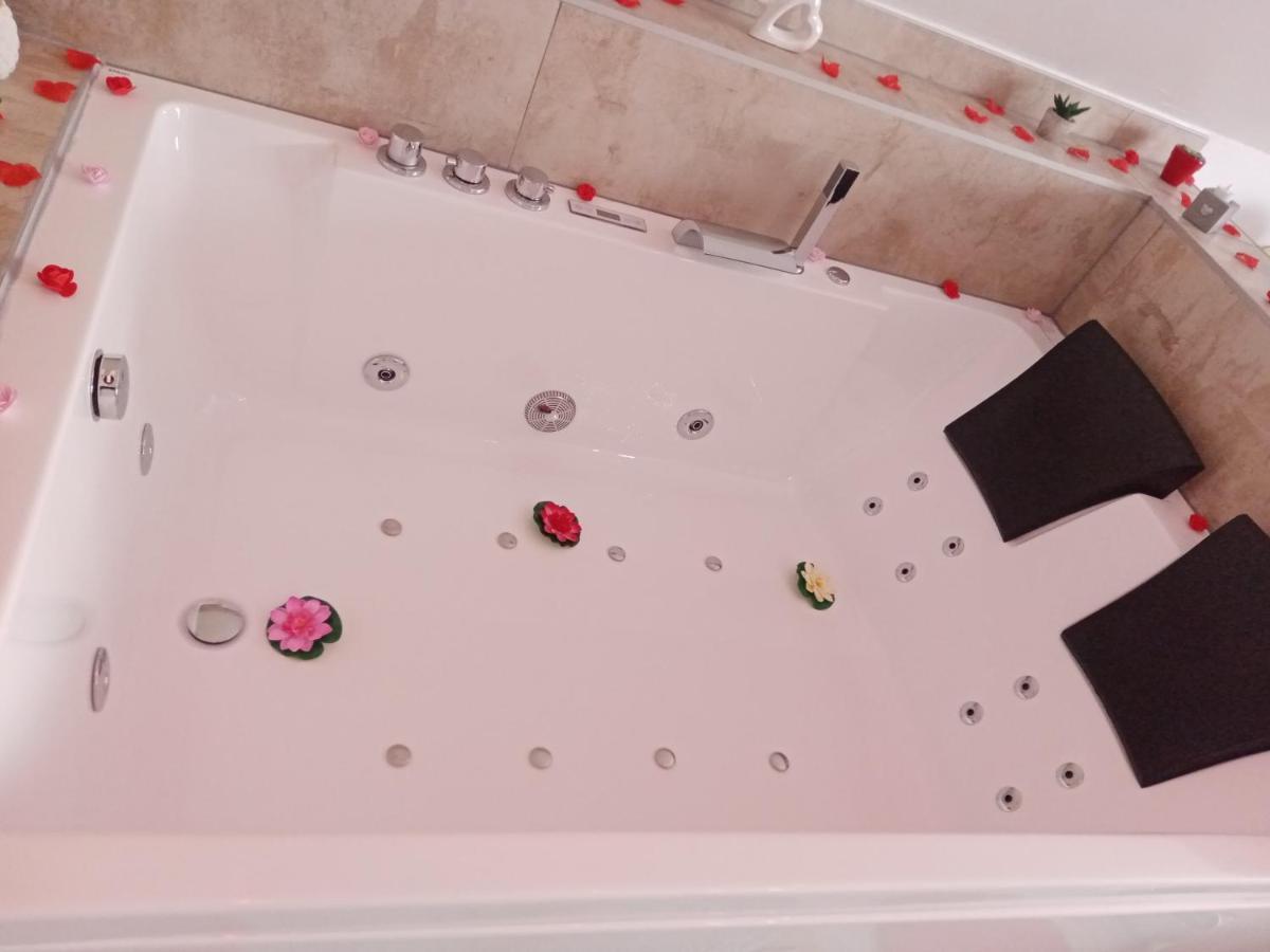 Studio Jacuzzi Au Centre Кольмар Экстерьер фото