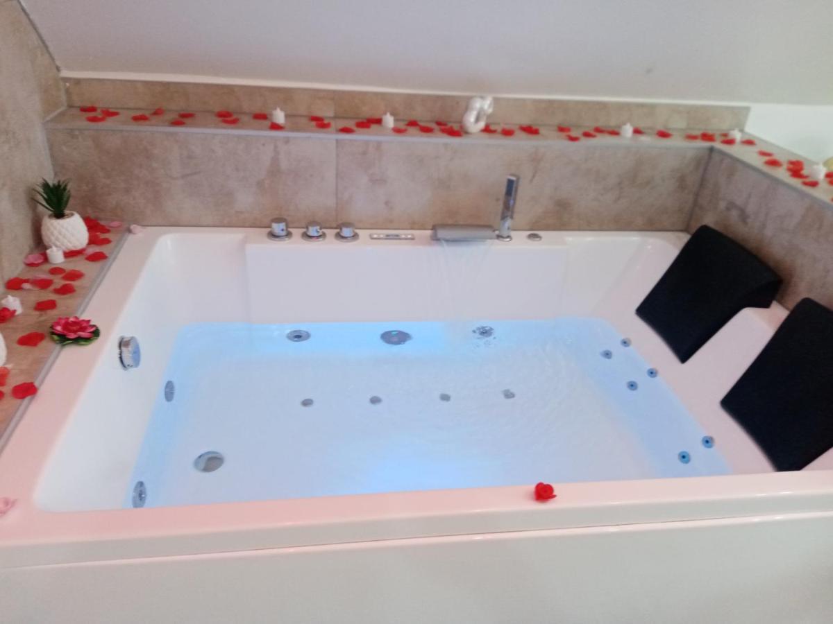 Studio Jacuzzi Au Centre Кольмар Экстерьер фото