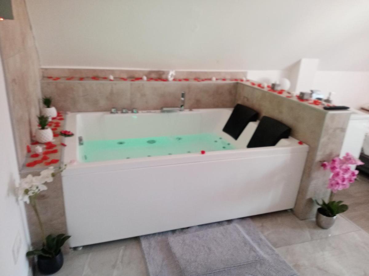 Studio Jacuzzi Au Centre Кольмар Экстерьер фото